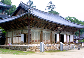 Daegwangbojeon of Magoksa Temple